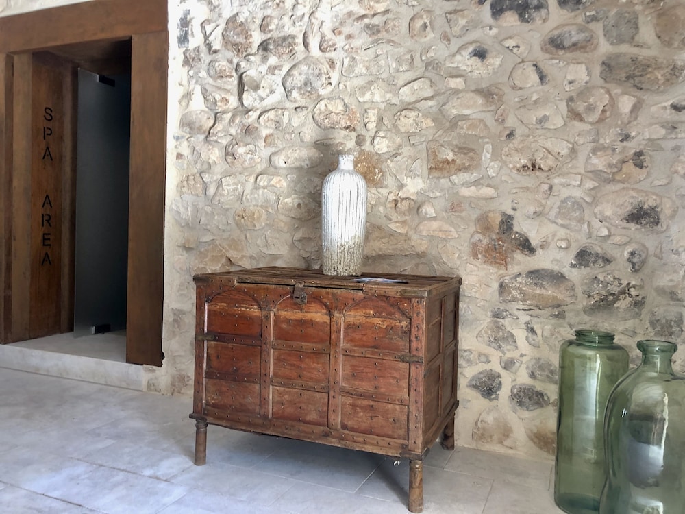 Lobby at Pietra d'Acqua Natural Retreat and Spa Resort, SCICLI