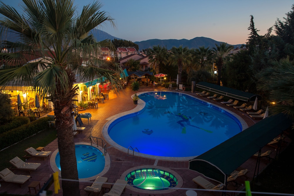 Rebin Beach Hotel 24/28