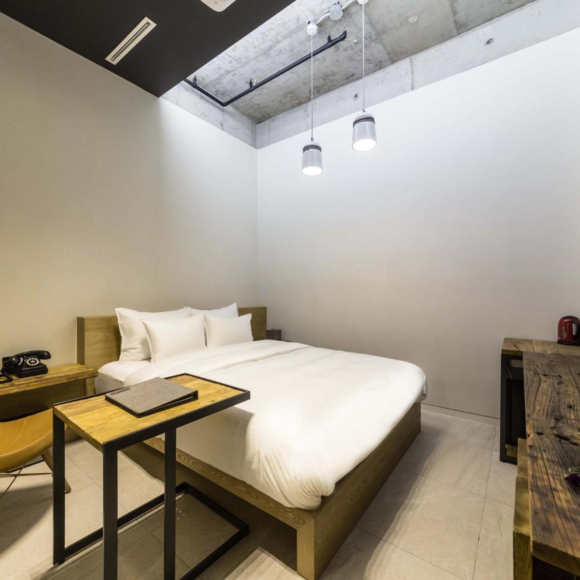 Hotel The Artist Dongseon 11/94