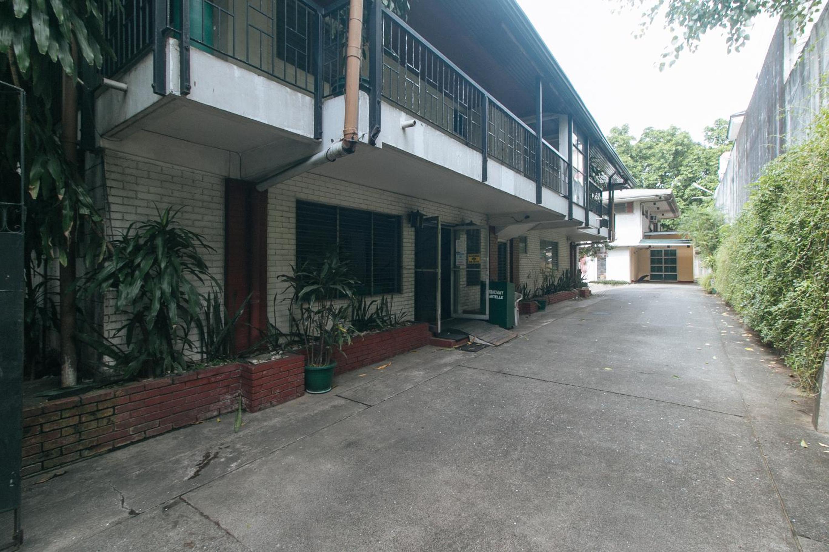 BROADWAY COURT APARTELLE 40/45