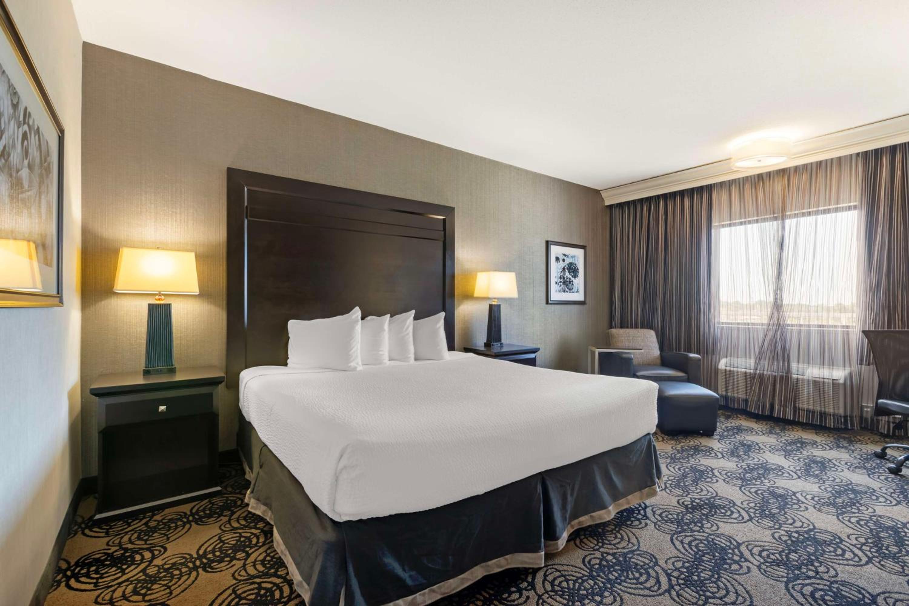 Room, King Bed, Bathtub, Accessible