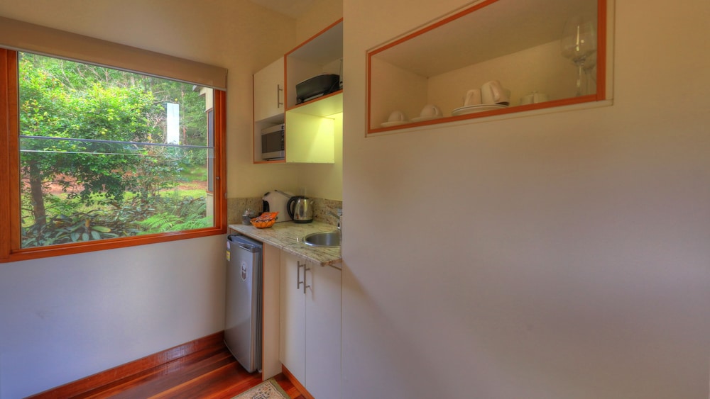 Montville Oceanview Cottages 12/25