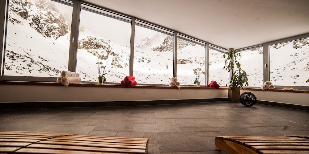 Lobby at Horsky Hotel Sliezsky Dom, VYSOKE TATRY