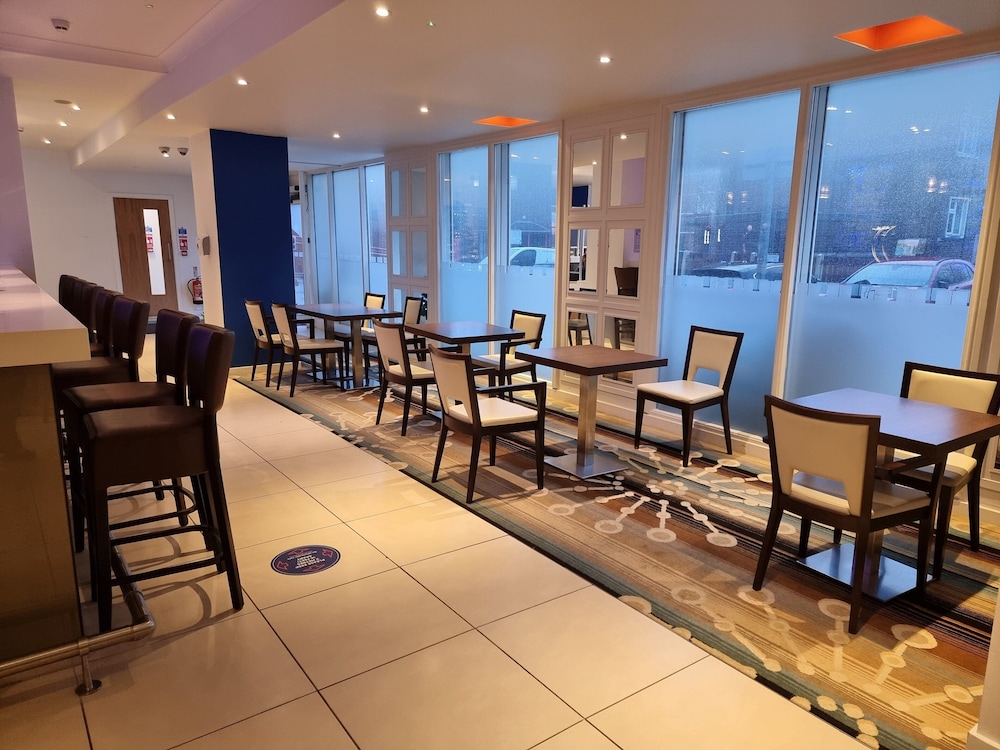 Holiday Inn Express Wakefield 33/48