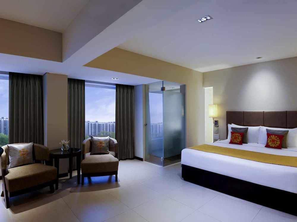 EXECUTIVE, KING BED