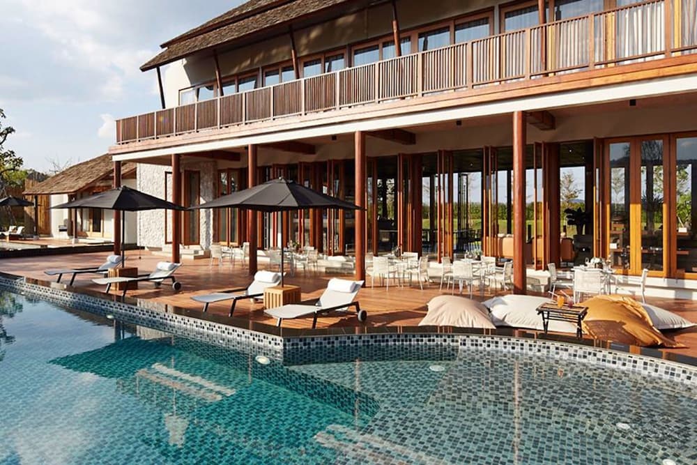 Boribot Pool Resort 2/50