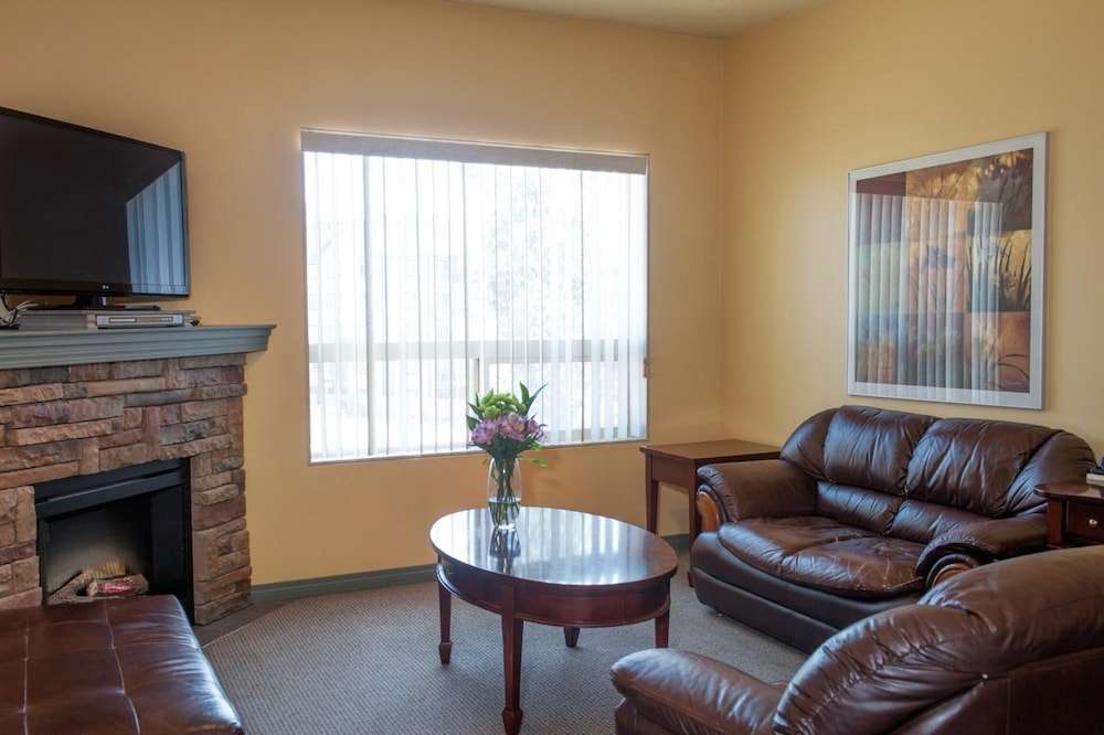 PODOLLAN REZ-IDENCE FORT MCMURRAY 21/50