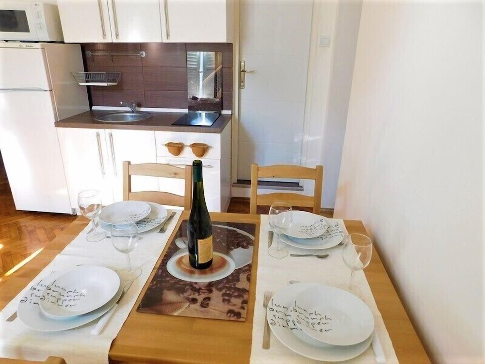 APARTMENTS IVO 9/43