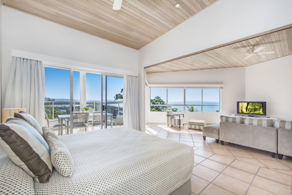 1 BEDROOM, CLASSIC, APARTMENT, OCEAN VIEW
