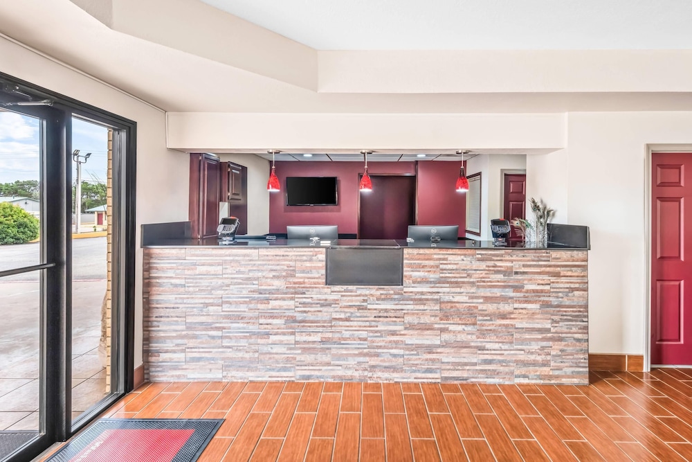 Econo Lodge Childress, TX 2/51