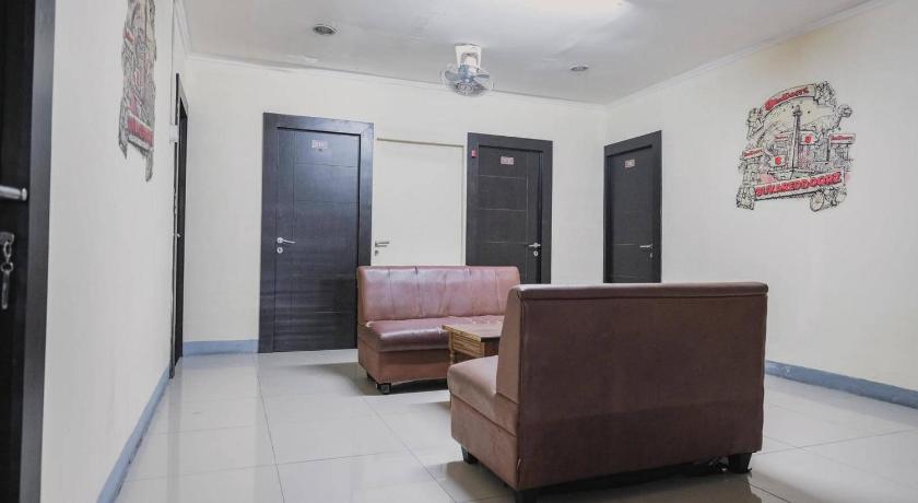 Reddoorz Near Itc Cempaka Mas 11/54