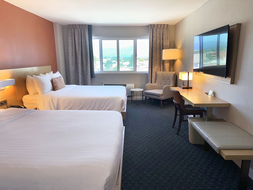 غرفة بسريرين كوين، Lincoln Hotel Monterey Park Los Angeles 9/10