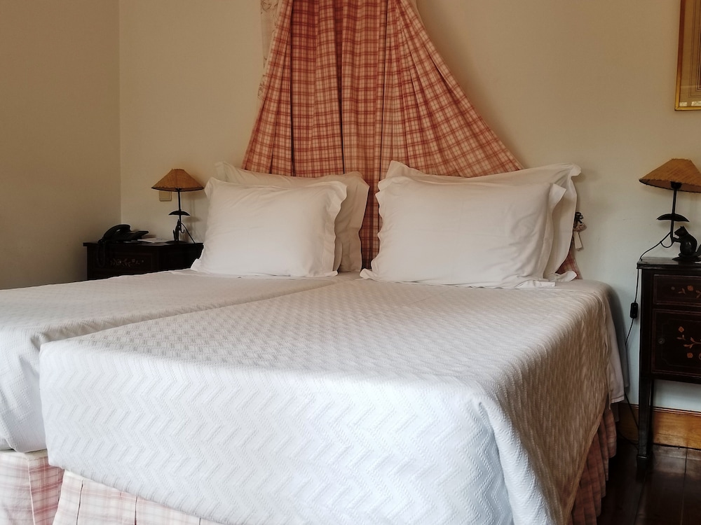 Lawrences Hotel 16/66