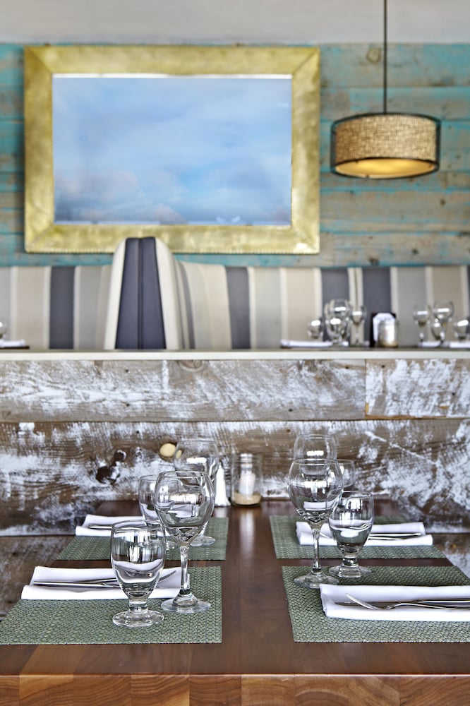 Monterey Beach Hotel, a Tribute Portfolio Hotel 68/83