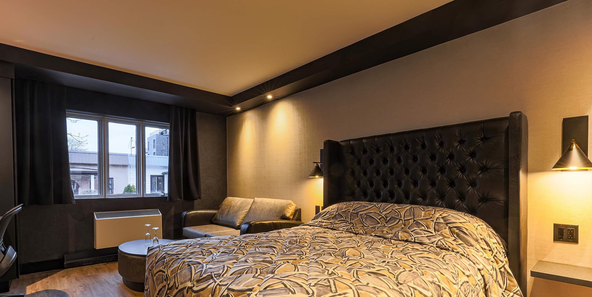 COMFORT, TRIPLE, QUEEN BED, SOFA
