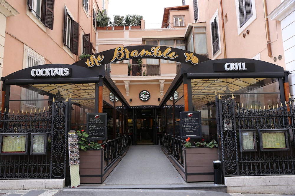 Alessandro Palace Bar 2/69