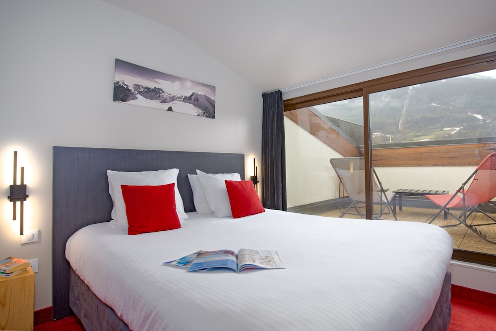 Junior Suite, Double and Twin Beds, Resort View