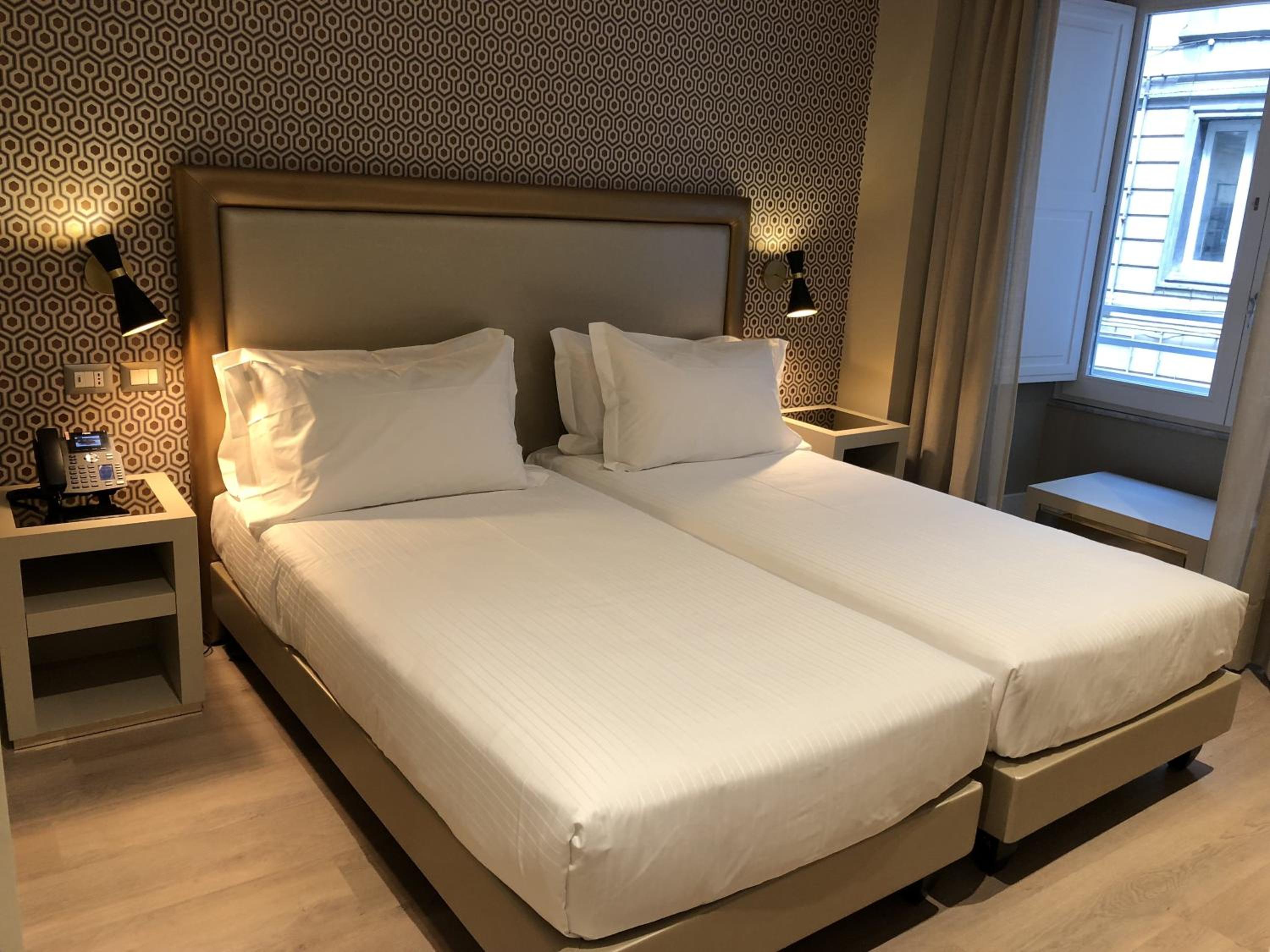 DELUXE, DOUBLE OR TWIN BED