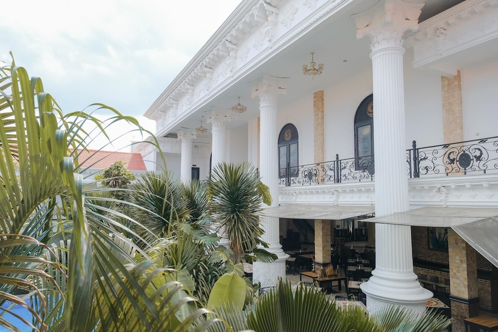 The Grand Palace Yogyakarta 2/84