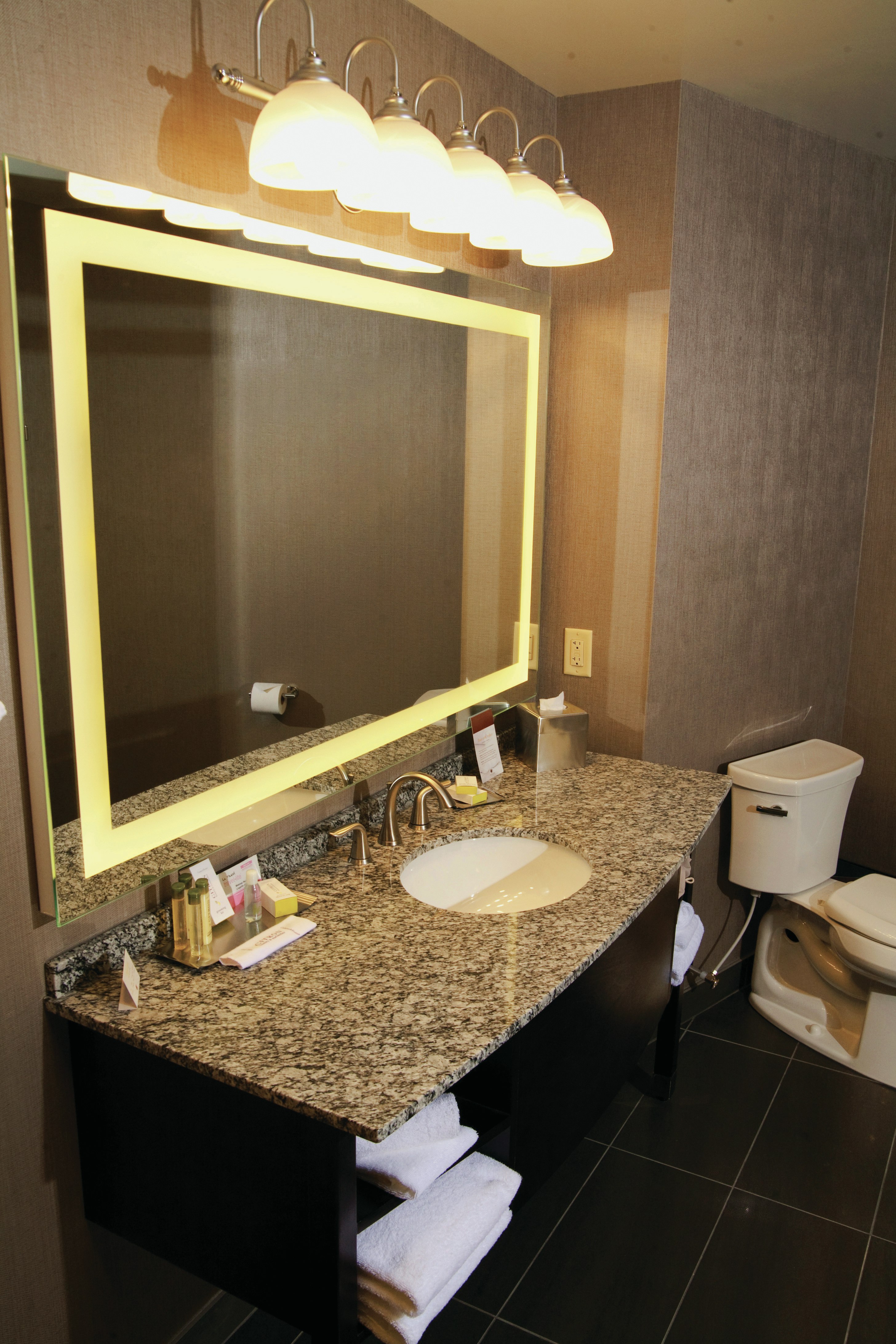 Doubletree By Hilton Hotel Bemidji 35/35