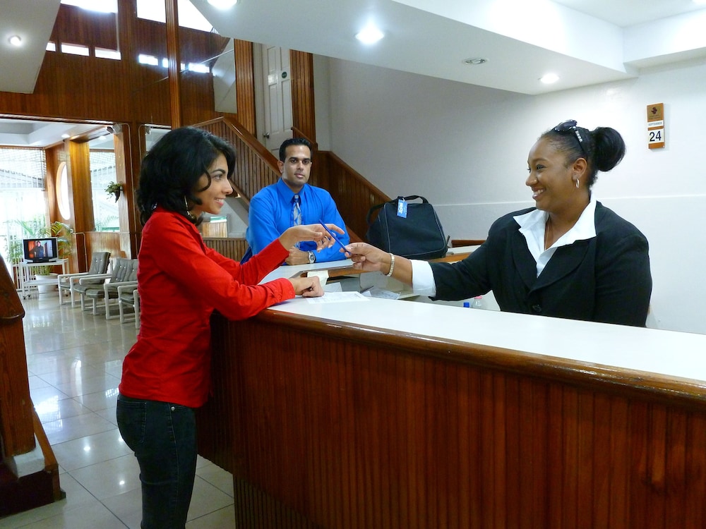 Royal Palm Suite Hotel 13/40