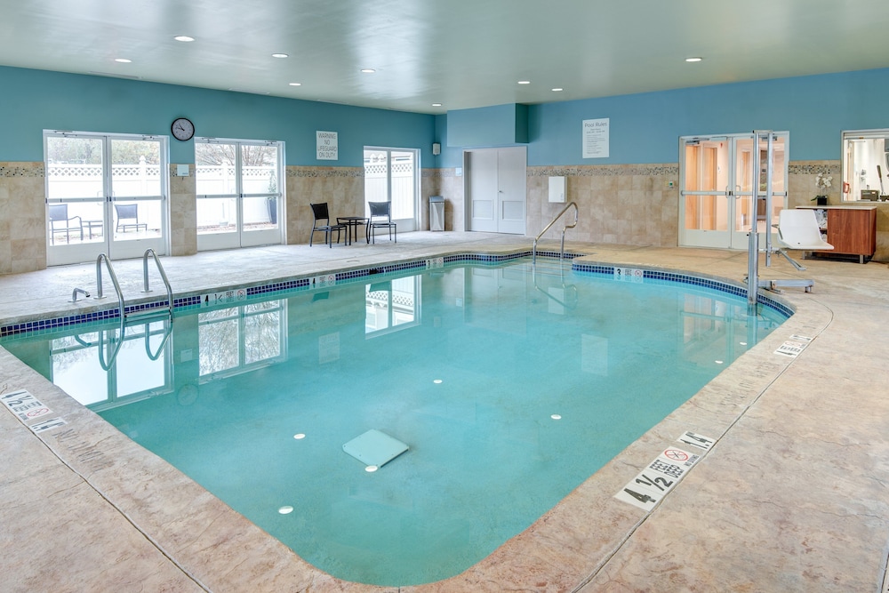 Holiday Inn Express & Suites West Long Branch - Eatontown 3/74