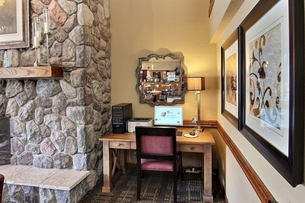 Blossom Hotel & Suites Traverse City 47/64