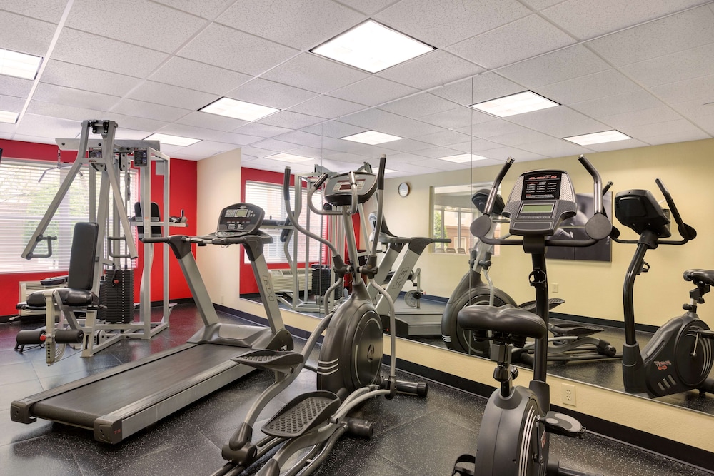 Country Inn & Suites by Radisson, Chester, VA 16/24