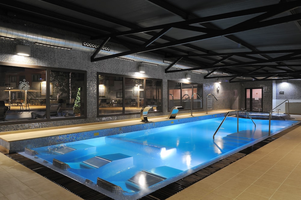 swimming pool spa