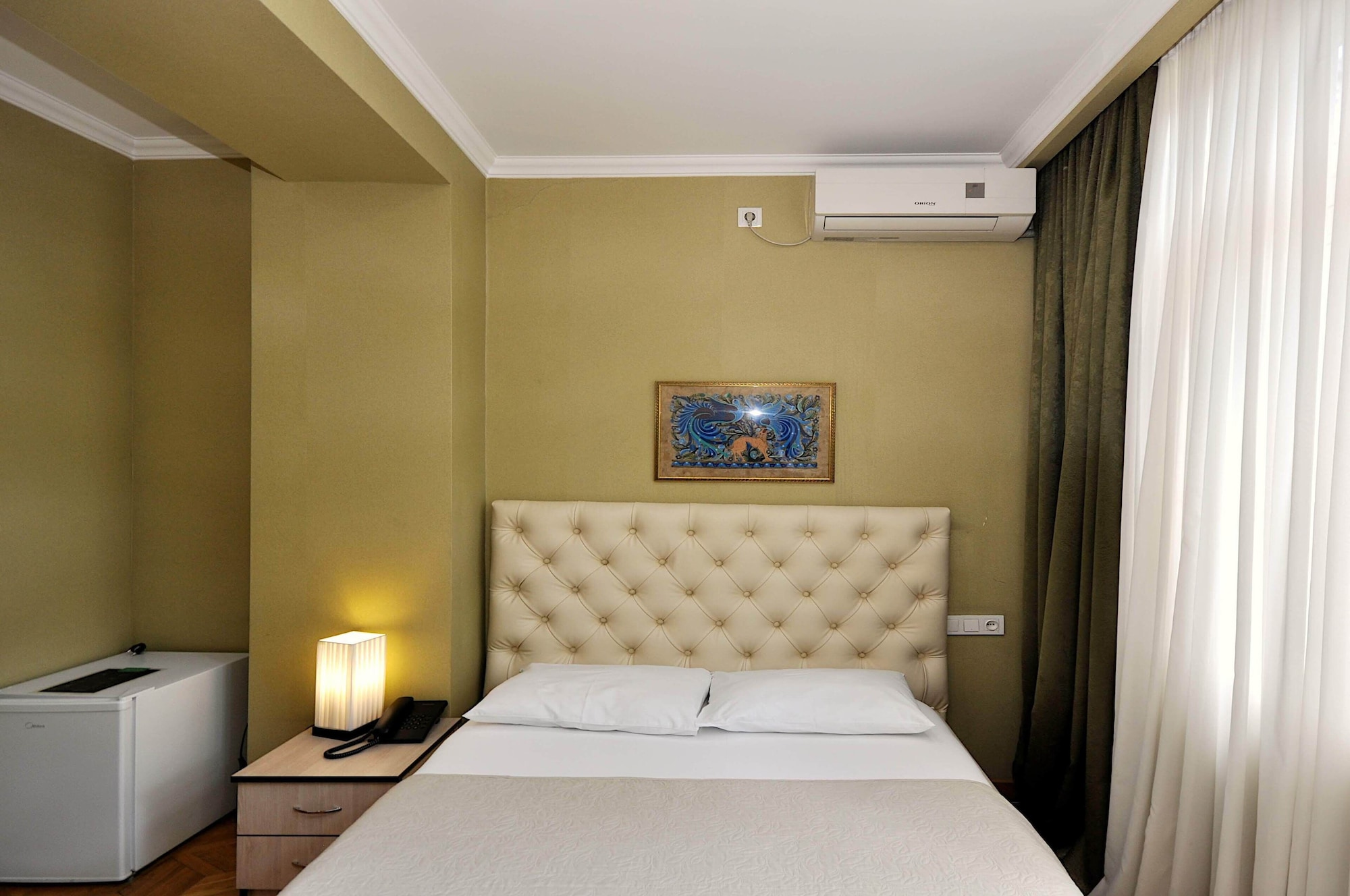 STANDARD, DOUBLE BED, CITY VIEW