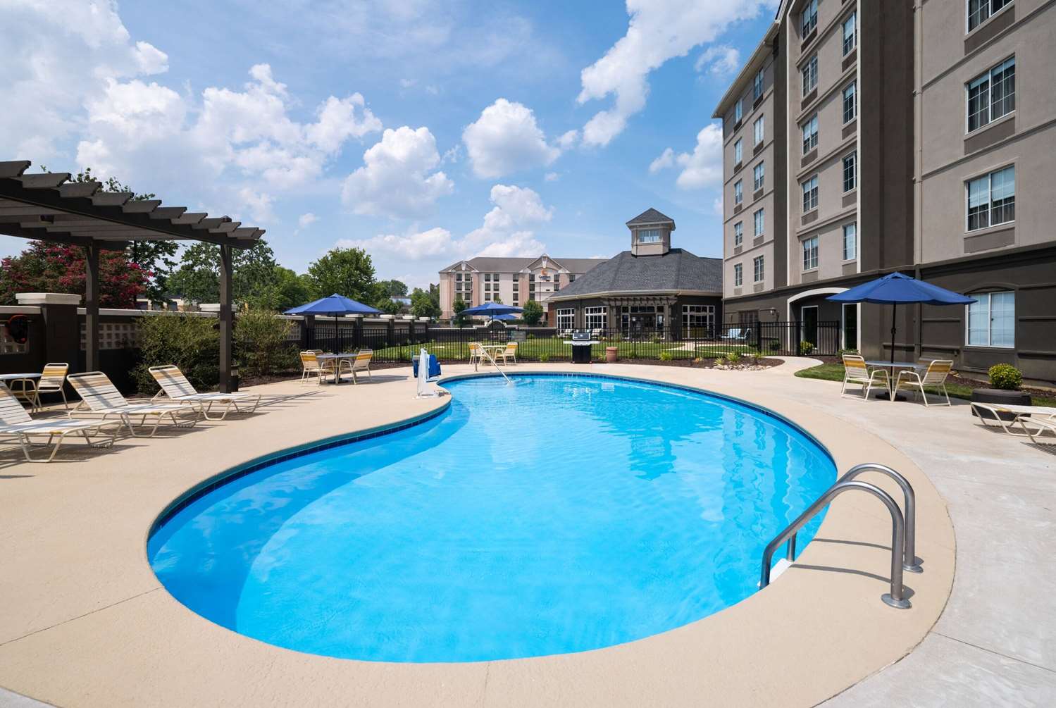 La Quinta Inn & Suites by Wyndham Greensboro NC 52/55