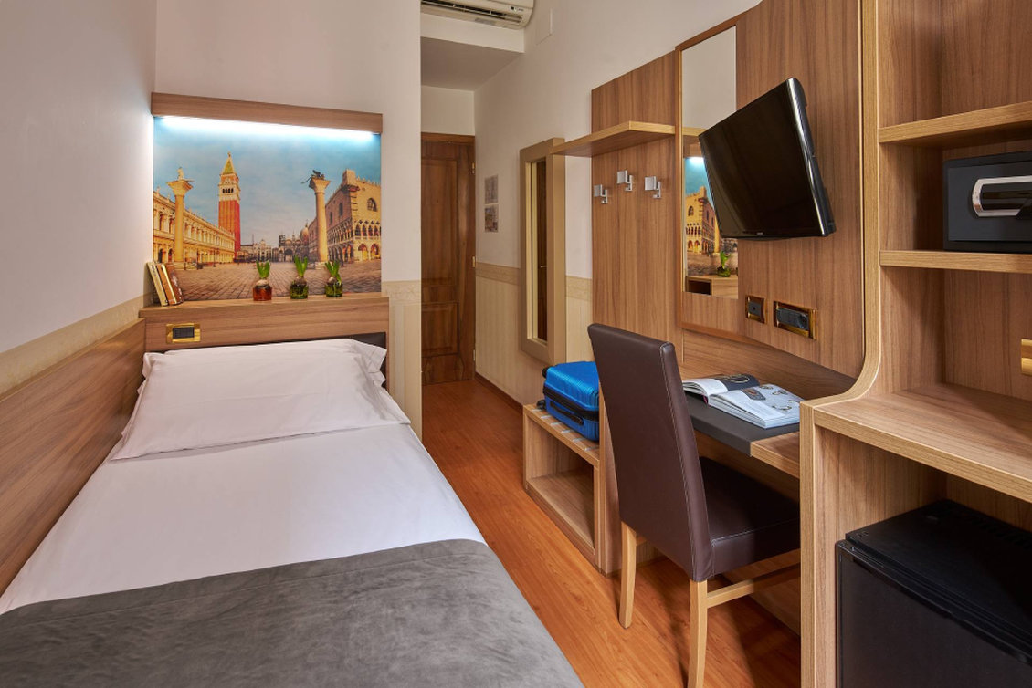 UNAHOTELS Ala Venezia 10/11