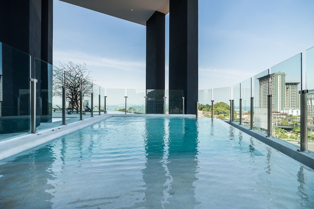 Arize Hotel Sri Racha 45/50