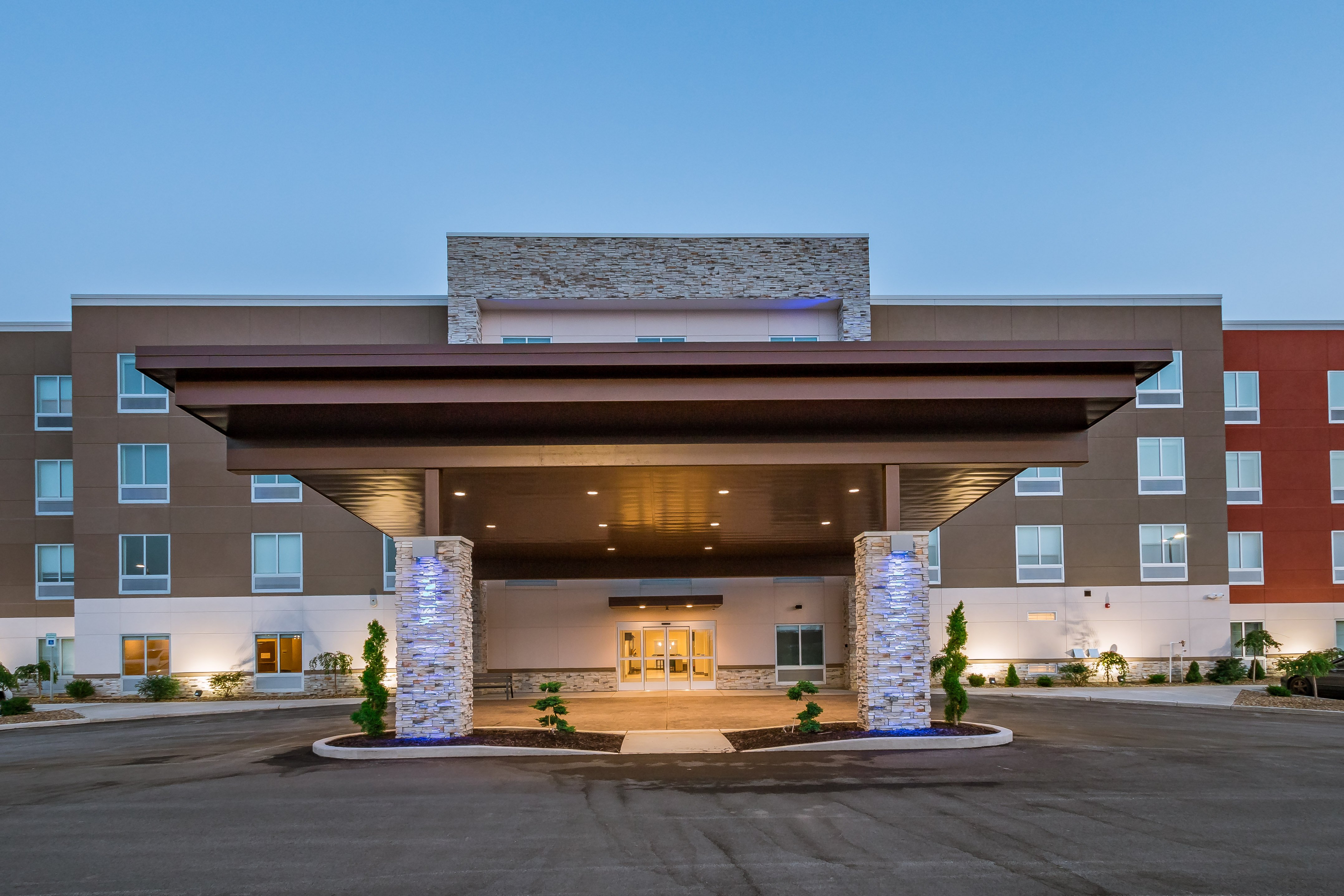 Holiday Inn Express and Suites South Bend South 2/64