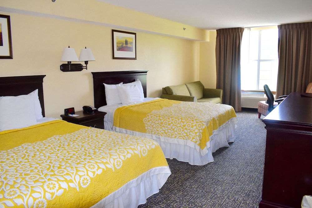 Days Inn & Suites By Wyndham Tucker/Northlake 8/24