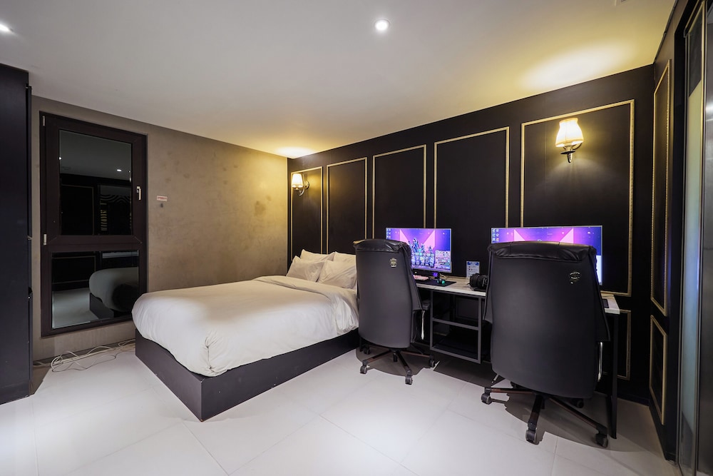 Queen Bed