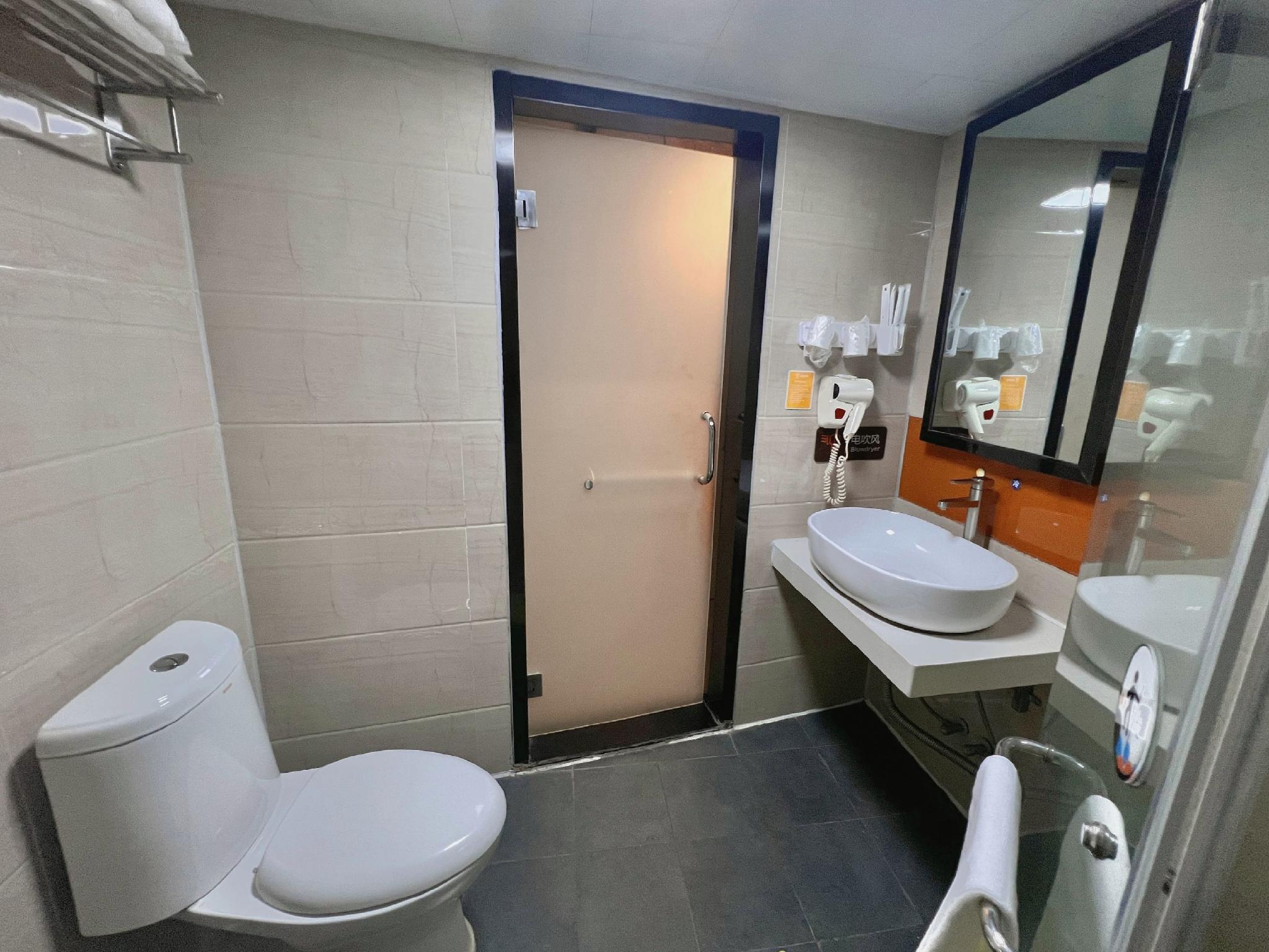 7 Days Inn (Changsha Wuyi Square Metro Station) 52/61