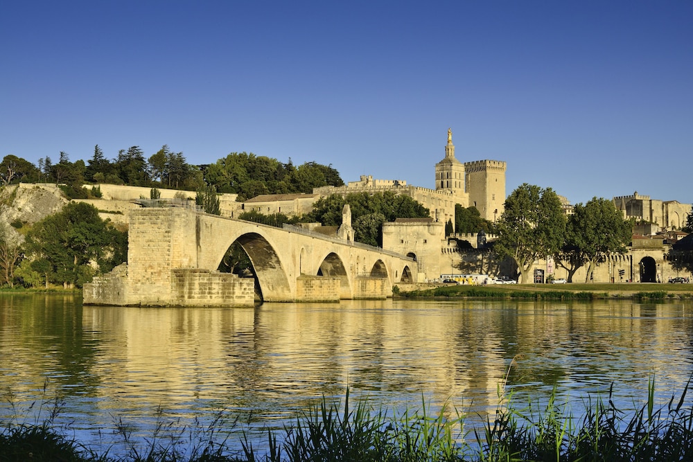 Mercure Avignon Centre Palais des Papes Hotel 64/70