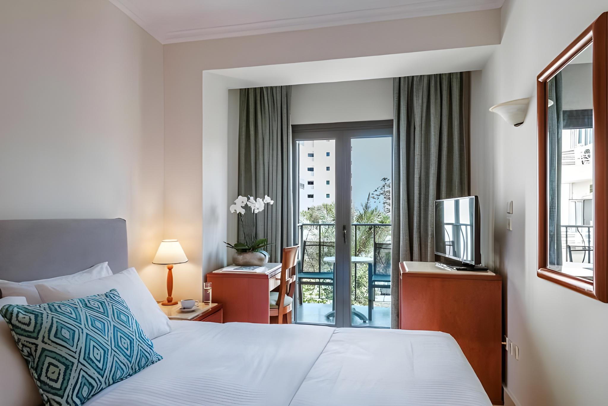 Room, Double or Twin Bed, Side Sea View