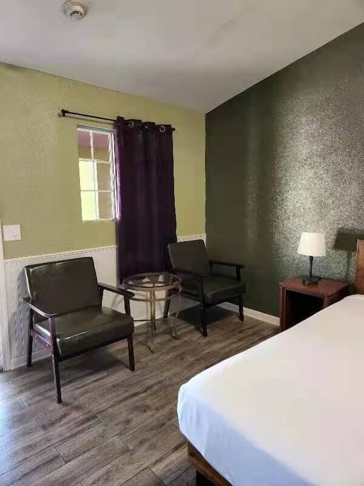 Europa Inn & Suites 26/40