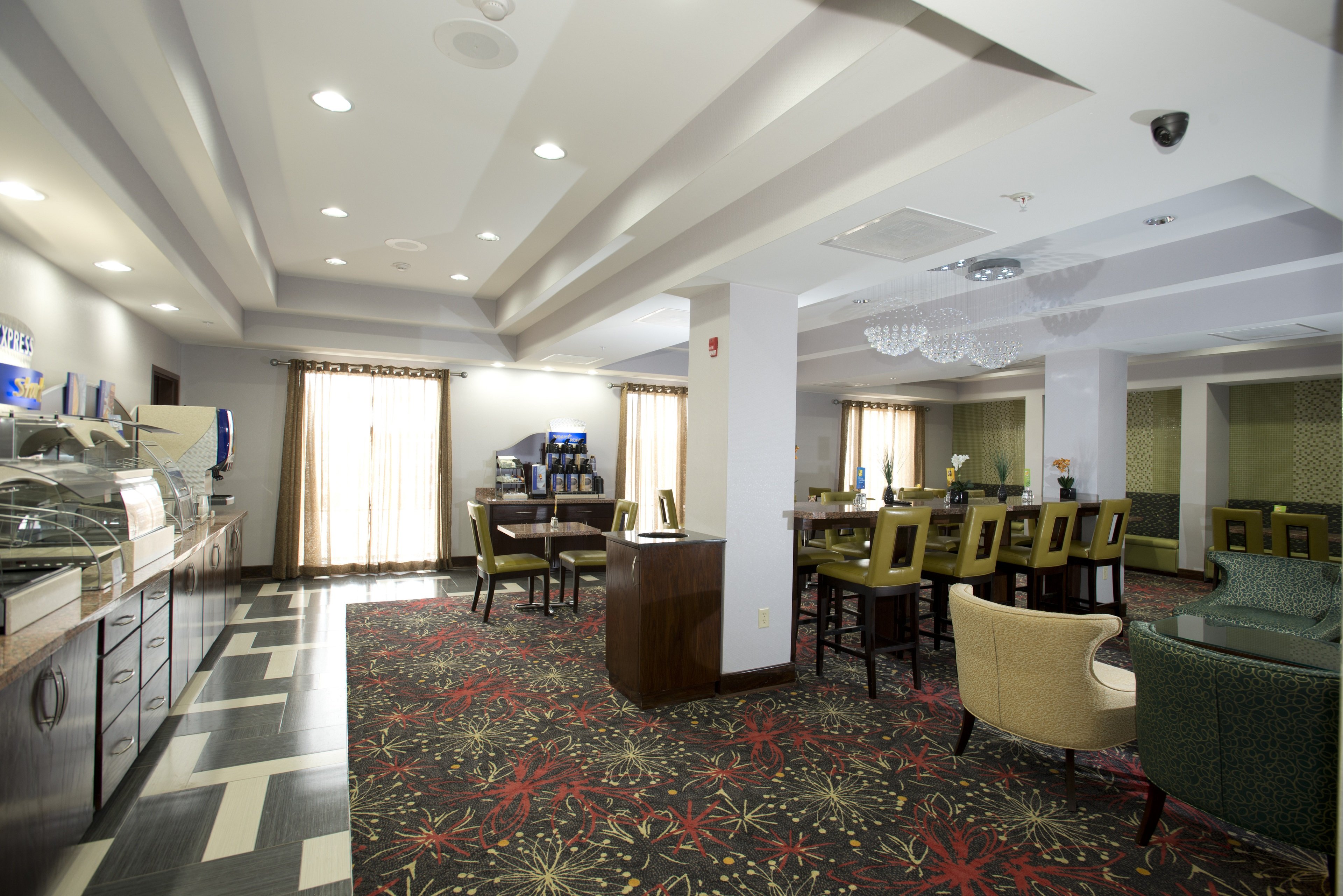 Holiday Inn Express Suites Morrilton 38/53