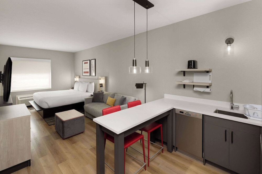 ROOM, KING BED, ACCESSIBLE