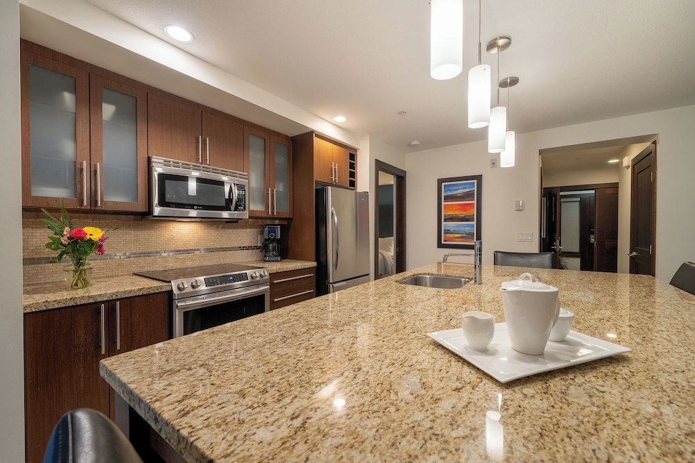 Sunrise Ridge Waterfront Resort 66/82