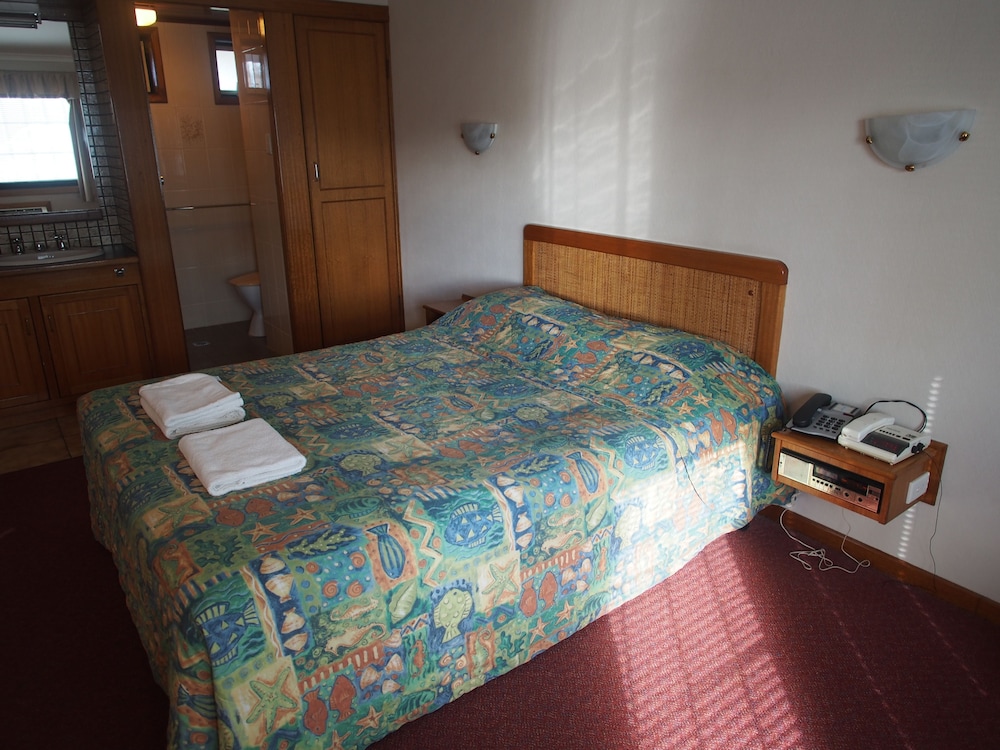 ASCOT MOTOR INN 11/32