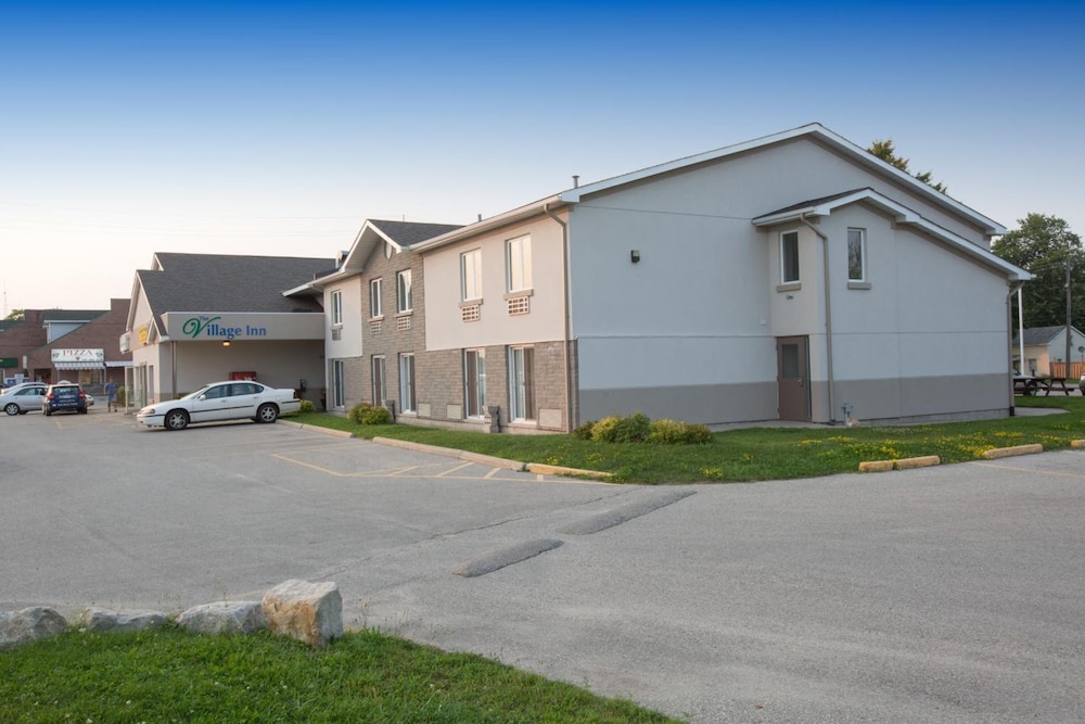 The Village Inn 18/23