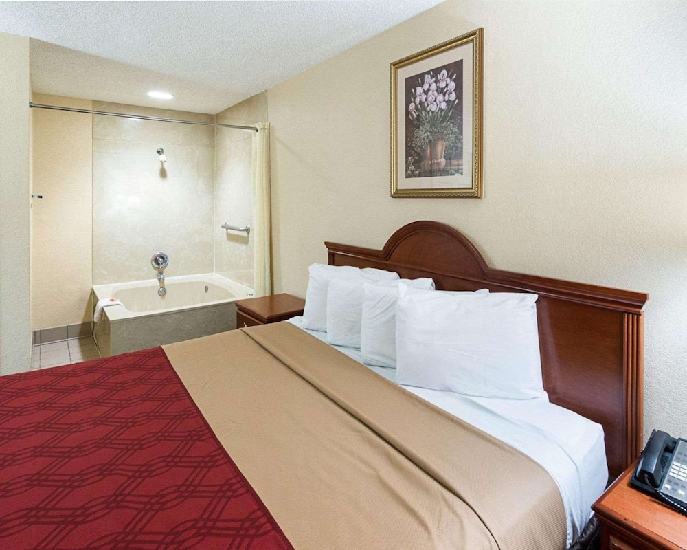 Econo Lodge Hillsboro I-35 15/35