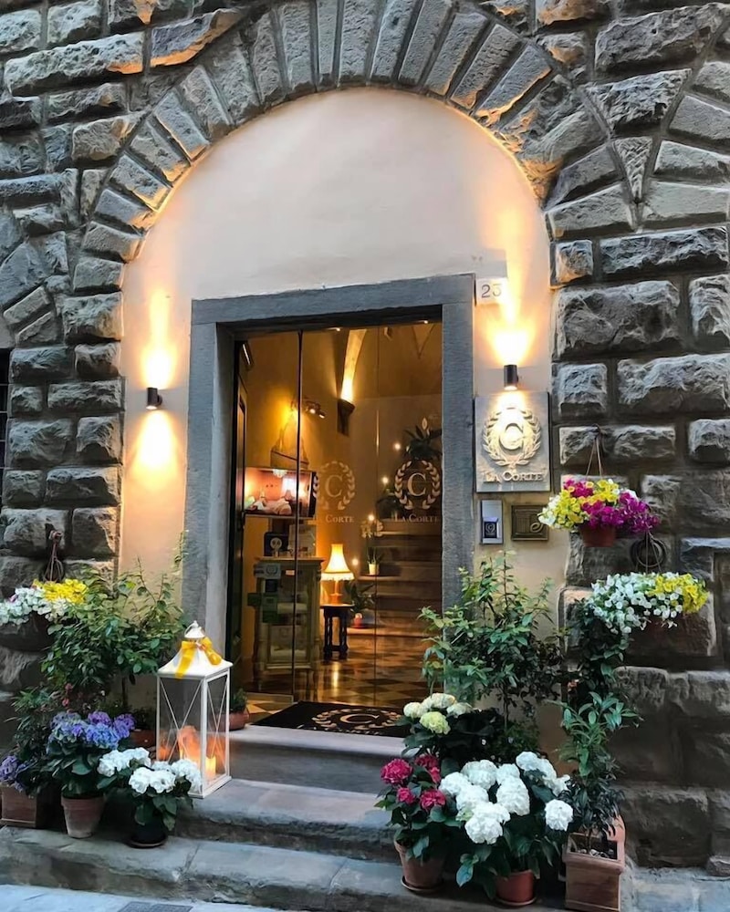La Corte Di Ambra 3/50
