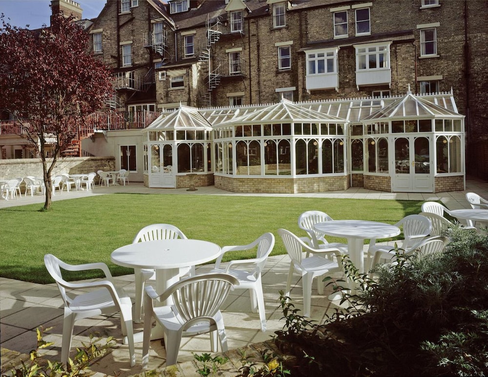 Arundel House Hotel 46/51
