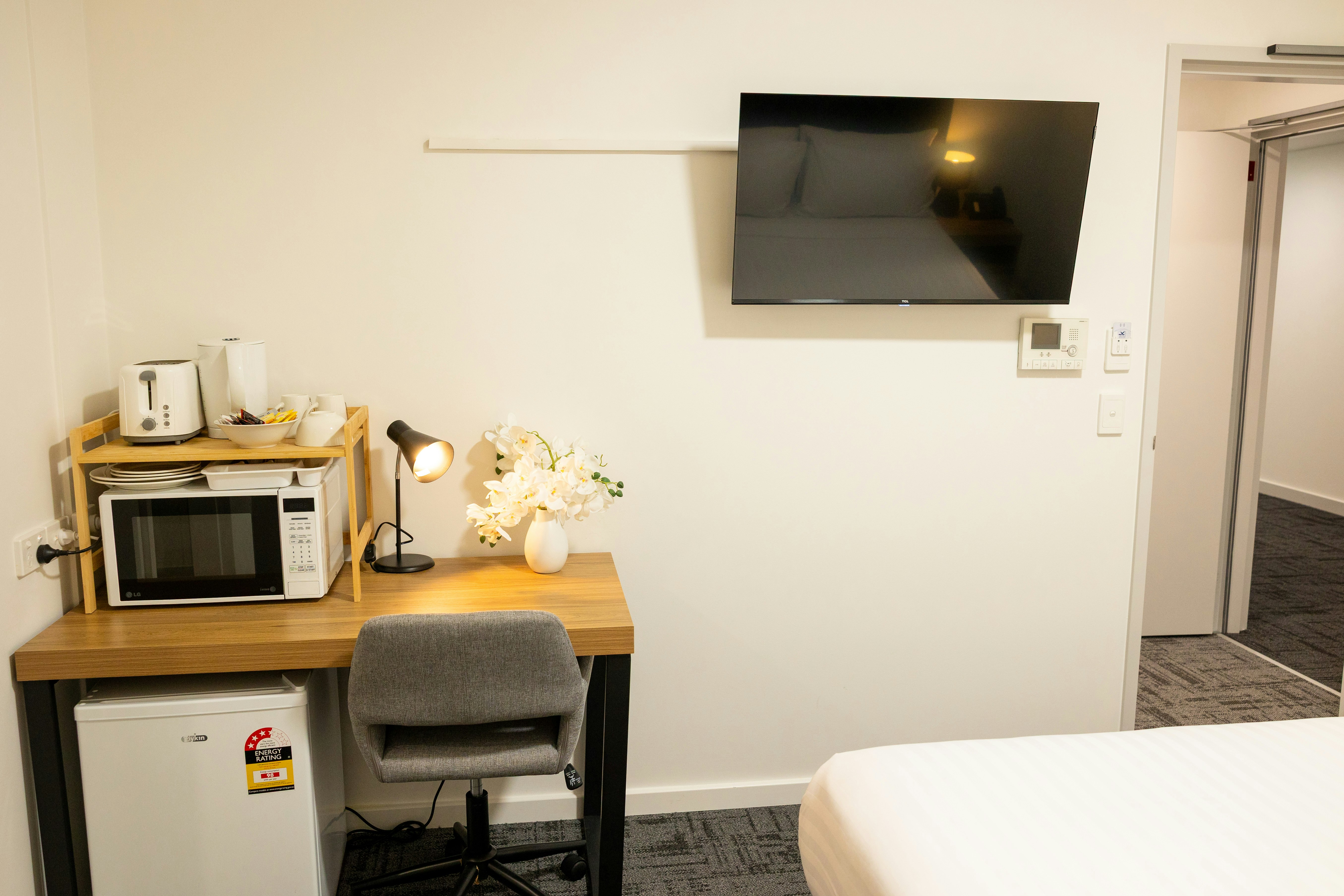 Baileys Serviced Apartments 68/76