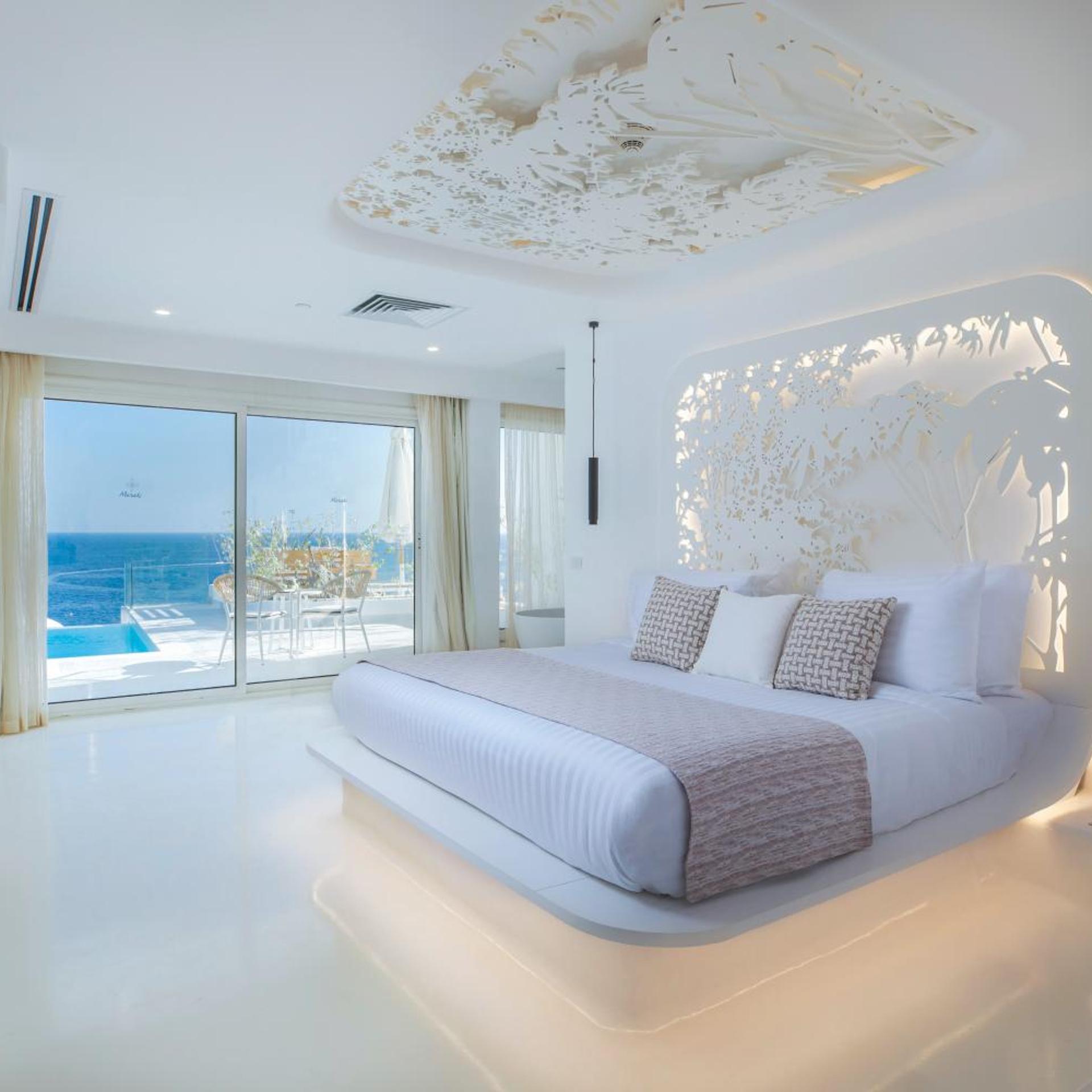 Hall of Pool, Suite, King Bed